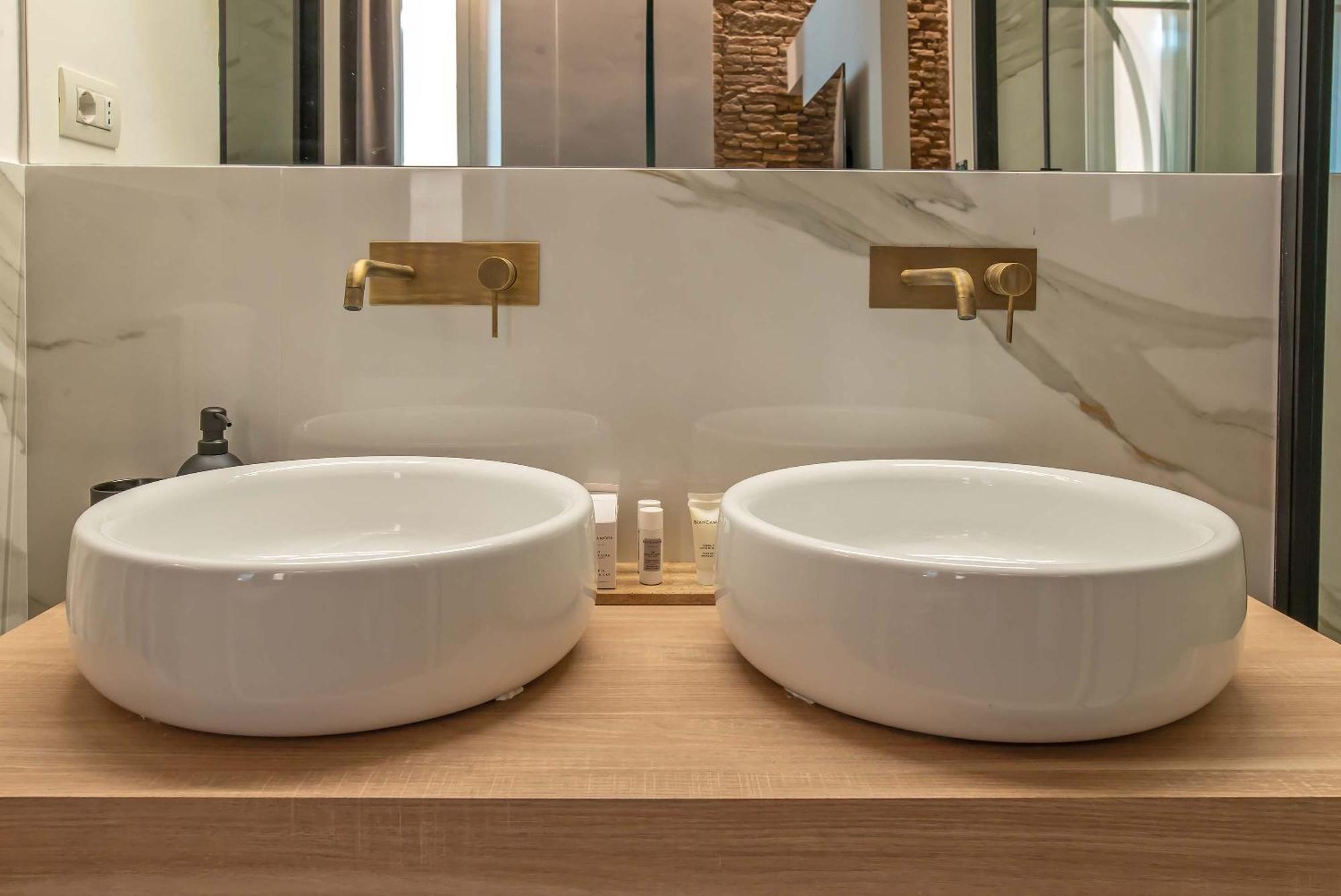 Ora Acanfora Suites Рим Екстериор снимка